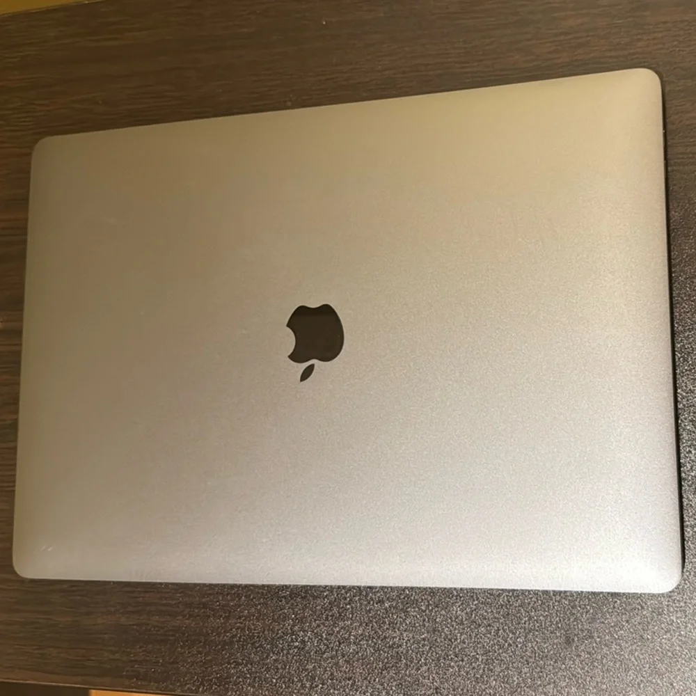 Apple MacBook Pro 15.4-inch Silver Laptop with Box 512GB SSD